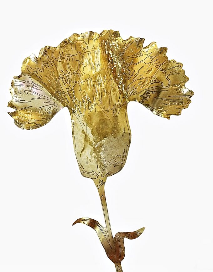 Carnation brooch detail - Le Voilà